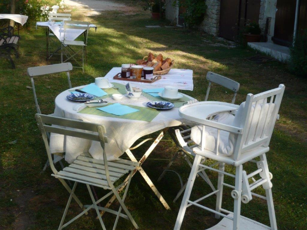 Bed and Breakfast La Thibaude - Livry Livry  Екстер'єр фото